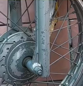 Sơn Xịt Màu Crom Loại Xịn - Độ Bám Dính Cao Chịu Nhiệt Tốt Chuyên Dụng Cho Sắt Thép & Xe Cộ