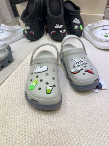 Trend platform sandals Crocks couples wear beach shoes and non-slip slippers for men and women summer breathable shoes