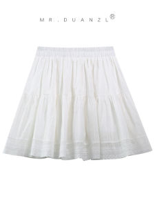 กระโปรงสั้นกระโปรงฟูฟ่องสีขาวใส่ช่วงฤดูร้อนสำหรับผู้หญิงกระโปรงครึ่งท่อนสำหรับนักเรียนสวยหวานผ้าลูกไม้ฉลุลายกระโปรงแมตช์ชุดง่ายดูผอมตัดต่อ