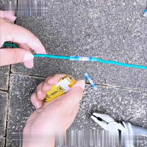 CÚT NỐI DÂY ĐIỆN BẰNG BẬT LỬA. Nối dây từ 0.25mm2 tới 6mm2. Nối cho dây cáp đơn và đáp nhiều sợi
