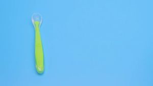 Sendok makan bayi bahan silikon lembut peralatan makan bayi BPA free