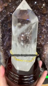 消磁手串 白水晶柱子 Clear white quartz tower 🤍 清透明亮,自然内包彩光🌈 Clear & Bright with Rainbow Inclusions 🌈 #天然白水晶 #clearquartztower #malaysia #johorbahru 可消磁 15-20条手串✨ Can cleanse approximately 15–20 crystal bracelets at a time.