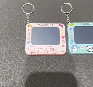 Móc Khóa Bảng Vẽ Mini – Bảng Vẽ Doodle Trẻ Em Mới Nhất 2026