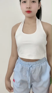 ชุดเซ็ตแฟชั่นสตรีทผู้หญิง เสื้อสายเดี่ยวแมทช์กางเกงขาสั้นเอวสูง สวมใส่เก๋ๆ