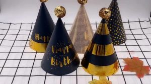 DINOSO Topi HBD Ulang Tahun Kerucut Warna Pink Hitam Gold Simple Elegan Merah Muda Emas Hitam Tulisan Happy Birthday untuk Dekorasi Pesta Ulang Tahun Anak-Anak