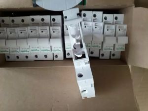 | CHÍNH HÃNG| Đế cầu chì cách ly A9N15636 Schneider 10.3x38