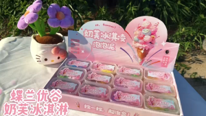 趣味冰淇淋奶芙水晶泥史莱姆起泡胶玩具学生小孩安全不粘手解压起泡胶Fun ice cream milk foam crystal slime slime bubble gel toy for students and children. Safe non-sticky and helps relieve stress. Bubble gel.