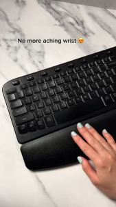 Wireless Ergonomic Mechanical Keyboard with Wrist Support and Customizable Backlights - 7 Colors