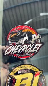 สติ๊กเกอร์ เชฟโรเลต งานปริ้นสีสด คมๆ ติดทน ติดหน้าวัดบูส ขนาด10x10cm. เปลี่ยนคำได้เฉพาะ ตัวเลือกเปลี่ยนคำเท่านั้น(ไม่สามารถเปลี่ยนรูปแบบได้ เปลี่ยนได้เฉพาะข้อความเท่านั้น)