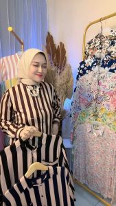 Terlaris!!! Kemeja Salur Jumbo LD 120 Bahan Rayon Bangkok Wanita Lengan Panjang Model Selegram Terbaru Kekinian 2024 Bisa Bayar Ditempat