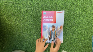 Buku Siswa GOS Akidah Akhlak MTs Kelas 9 K-Merdeka KMA-450 - Global Offset Sejarahtera