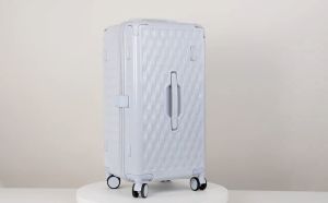 Vali du lịch Seachoice 2034 Chất liệu nhựa PC nhẹ Sức chứa lớn combo size (24/28) có Khóa TSA và Dây kéo YKK & Bánh xe quay 360° bảo hành 5 năm