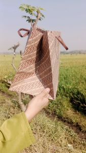 12 Pcs (satu lusin) Tas kertas R8 ukuran 20 x 25 x 18 SABLON NAMA / paperbag untuk hajatan dan pesta / tas kertas polos dan batik