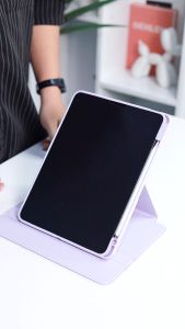Bao da iPad xoay 360 độ mặt lưng trong suốt chống ố có thể tháo rời được khe đựng bút hỗ trợ sạc không dây