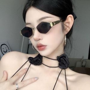 แว่นกันแดด แว่นตากันแดดกรอบเพชรผู้หญิงแว่นกันแดดโลหะส่วนบุคคลแว่นกันแดดกรอบเล็ก