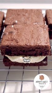 บราวนี่หนึบแซนวิชครีมสด Cream Sandwich Fudgy Brownies