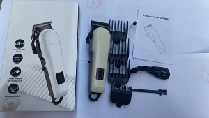 ปัตตาเลี่ยนไร้สาย ปรับระดับ แบตตาเลี่ยน อย่างดี ระดับช่างตัดผมมืออาชีพ Hair clipper มาพร้อมหวีรอง 4 ขนาด 36913 mm