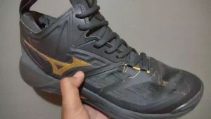mizuno wave momentum 2 mid / sepatu voli mizuno momentum / sepatu volly mizuno wlz 7