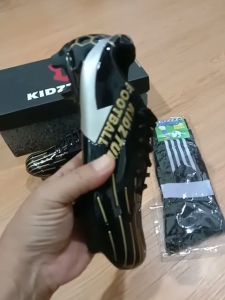 KIDZTUBS Paket Komplit Sepatu Bola & Tas Skin Deker & Kaos Kaki