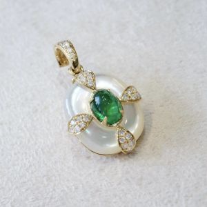 Montagne Jewelry 18k Pure Gold Pendant for women Mother Pearl Inset Design Fine Jewellery Natural 0.5Carat Emerald Pendant