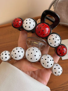 คลิปหนีบผมทรงกลมขนาดใหญ่ลายจุด คลิปหนีบผมสไตล์เกาหลีสำหรับผู้หญิง คลิปหนีบผมแบบเรียบง่ายและสง่างาม คลิปหนีบผมสำหรับผมข้างหลังศีรษะ คลิปหนีบผมทรงฉลาม