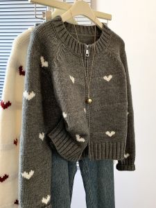 Womens Soft Sweater Design Heart Shaped Autumn Winter Slimming Short Coat Sweet Style Long Sleeve round Neck Zipper Closure