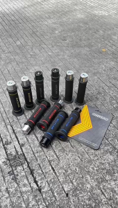 PAKET HAND GRIP HG55 MOSCOW HG 55 HANDGRIP HG66 HANFAT MOTOR ORIGINAL TEBAL Bulu Empuk Motor Universal SARUNG GAS + JALU STANG C46 CNC BULAT PREMIUM BANDUL STIR MOTOR ENDBAR BALANCER MOTOR VARIO SCOOPY MIO NMAX AEROX KLX JUPITER VIXION MEGA CROSS FIZR DLL