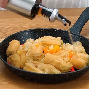 Penutup Botol Minyak Oil Bottle Stopper Lock Plug Seal Leakproof Food Grade Rubber Nozzle Sprayer Liquor Dispenser按压式倒油嘴