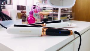 เครื่องหนีบผม ระบบไอโอนิคแผ่นความร้อนเป็นเซรามิคร้อนเร็วถนอมเส้นผม บอกอุณหภูมิแบบไฟ LEDรูปทรงสวยหรู รีดผมเรียบและม้วนผมแห้ง