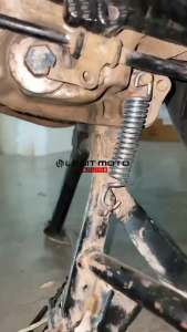 LEGITMOTO GENUINE CENTER STAND SPRING 1 PIECE FOR AEROX NMAX MIO CLICK BEAT ADV PCX SKYDRIVE VEGAFORCE TMX MOTORCYCLE