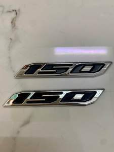 Bộ chữ nổi cứng 150 dành dán xe Honda Yamaha Suzuki SYM hàng nhập Thái Lan chất lượng cao dành trang trí riêng cho dòng xe này bộ chữ nổi gồm 2 cái màu sắc cực đẹp và bền giá bán cực tốt bán lẻ như bán sỉ