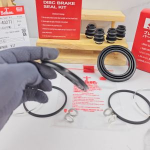 KIT KALIPER KARET REM DEPAN HIACE COMMUNTER KIRI KANAN 1SET UNTUK 2RODA SEIKEN