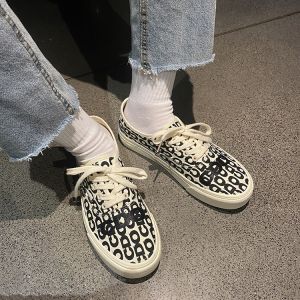 SZXSUK Japanese Style Low-Top Skate Shoes Mens Korean Version Trendy Couples White Sneakers Letter GD Unique Board Shoes