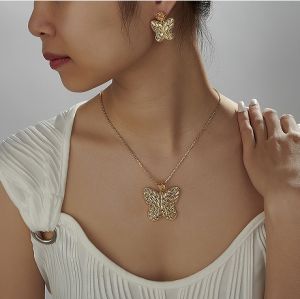 สร้อยคอพร้อมจี้ทรงยาวรูปผีเสื้อชุดเครื่องประดับสำหรับเจ้าสาวชุบทองทันสมัยประดับเลื่อม SJ429ของขวัญหมั้นต่างหูแบบห้อย