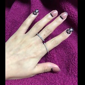 Ganten🍎Cincin Berlian Imitasi 3mm Cincin Baja Titanium Temperamen Fashion Hiasan Tangan Pasangan