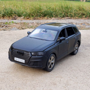 Audi Q7 1:32 Off-Road SUV Alloy Car Model Metal Simulation Toy with Sound And Light Display Collectible Decoration for Boys