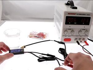 ไฟวัดอุณหภูมิ เซนเซอร์วัดอุณหภูมิ 0-120 ℃ จอแสดงผลดิจิตอลที่ชัดเจน รูปลักษณ์ที่เรียบง่าย เครื่องวัดอุณหภูมิรถจักรยานยนต์