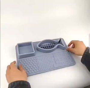 Pet Feeder Silikon Untuk Hewan Bentuk Ikan / Dog Lick Mat / Pet Feeder Silikon Anjing Kucing