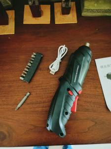 ไขควงไฟฟ้า พร้อมหัวเปลี่ยน และอุปกรณ์ สีดำ ไขควงอเนกประสงค์ ไขควงขนาดเล็ก สำหรับการเจาะและการน๊อตสามารถทำดอกสว่าน ราคาสามารถคำนวณได้ตามขนาดของไขควงไฟฟ้าของคุณ