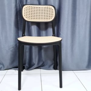 Kursi Plastik Cafe KY-2: Desain Nyaman & Tahan Cuaca