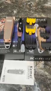 Tông đơ cắt tóc Kemei KM-2275 thế hệ mới có đèn LED hiển thị bên cạnh thân tông đơ.