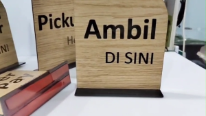 Wooden Texture Table Sign / Order & Pay Here / Take here
