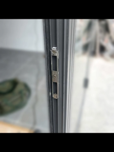 Khóa cửa nhôm vân tay Demax EL606 BL chống nước tuyệt đối mở vân tay mật mã app wifi hiện đại
