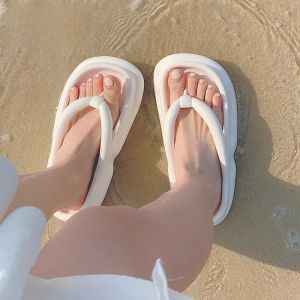 รองเท้าแตะส้นหนา EVA สำหรับผู้หญิงในช่วงฤดูร้อน รองเท้าแตะชายหาดแบบสวมสบาย สวมใส่สบาย รองเท้าแตะแบบสวมสบายสำหรับผู้หญิง