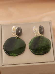 Vintage Coastal Style Irregular Exaggerated Green Geometry Clip-On Earrings No Piercing Required Mosquito Coil Tray Ear Clips