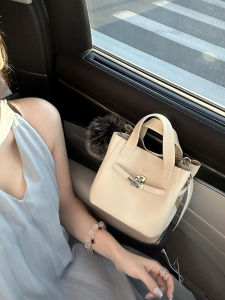 White Soft Leather Bucket Bag Womens Commuter Crossbody Handbag Casual Minimalist Style Single Shoulder Bag for Leisure