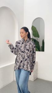Ixora Jimin Oversized Shirt - Kemeja Wanita Oversize Lengan Panjang Motif Abstrak