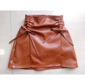 Rok anak anak perempuan / Rok kulit anak perempuan / Rok serut anak perempuan / Rok mini anak perempuan / Rok Korea anak perempuan / Rok anak viral terbaru
