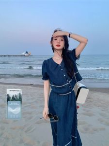 ชุดเดนิมคอตตอนผสมฤดูร้อน กระโปรงทรงเอ แขนสั้น คอวี แขนพอง ชุดเดนิมผ้าฝ้ายผสมสำหรับผู้หญิง