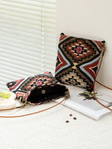 Small Geometric Diamond Pattern Crossbody Bag Cute Ethnic Style Canvas Phone Bag Fashionable Leisure Handbag for Youth